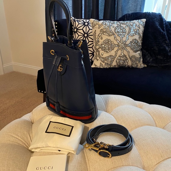✨SALE✨RESERVED!✨GUCCI✨NWT✨ALL LEATHER BUCKET BAG - Picture 4 of 16